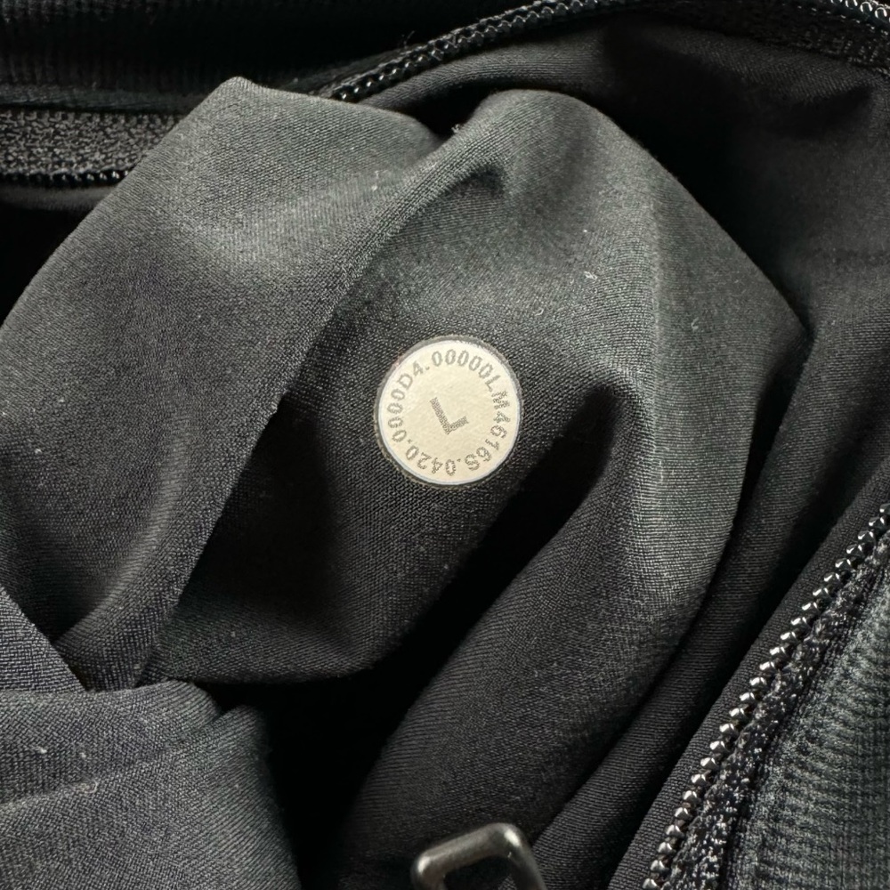 Lululemon Sojourn Track Jacket Coat Solid‎ Black Workout Athletic Full Zip Down - Picture 11 of 11